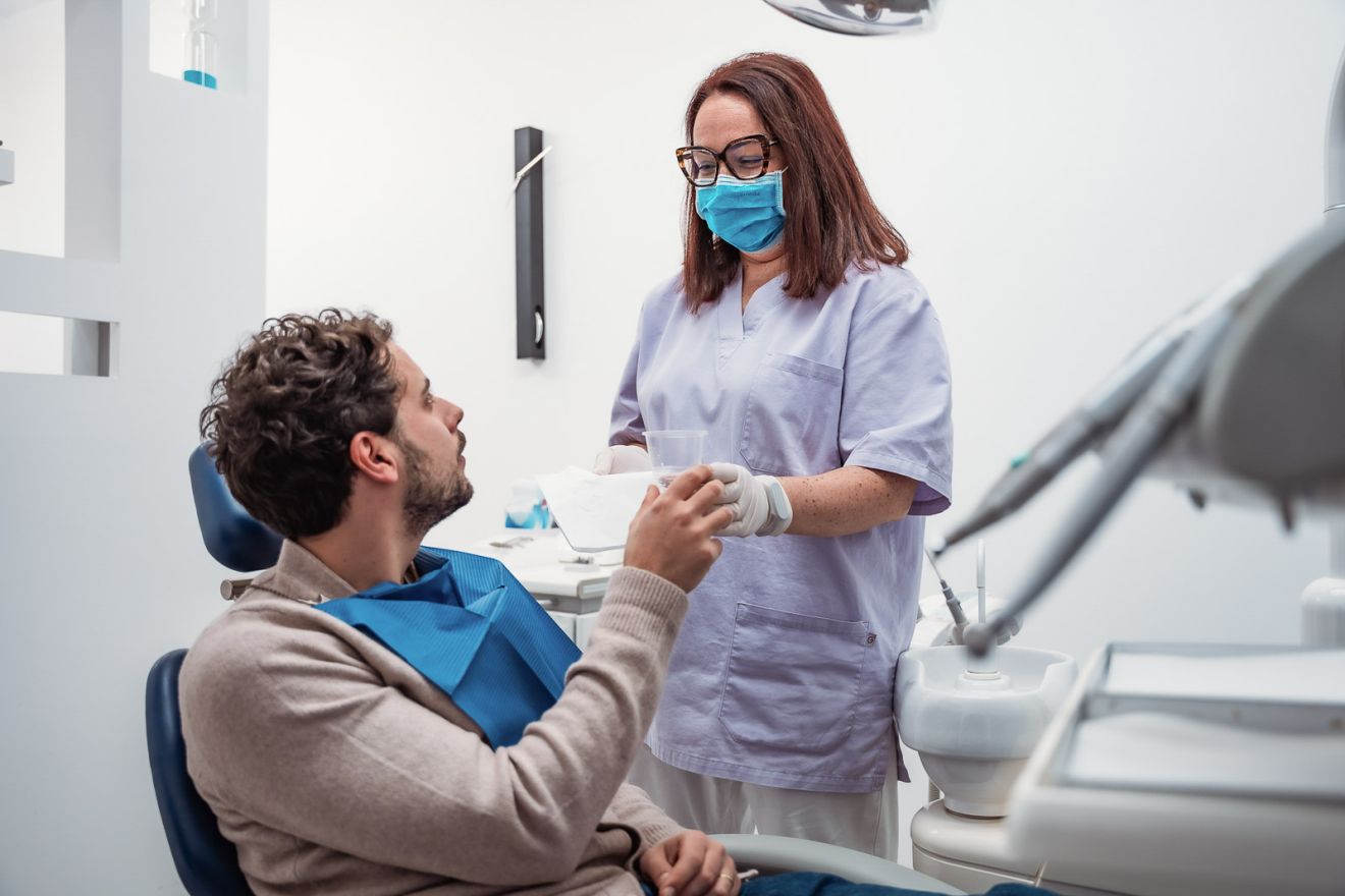 paziente nello studio dentistico